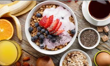 Диетологи рассказали, нужно ли пропускать завтрак для избавления от лишнего веса