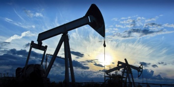 Цена российской нефти Urals достигла уровня 1999 года