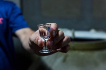 Трагедия в Сумах: суррогатный алкоголь загнал в могилу сразу троих украинцев