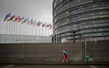 ЕС призвали активней противостоять фейкам о коронавирусе