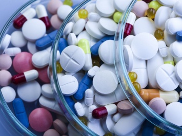 Рада разрешила лечить COVID-19 незарегистрированными в Украине препаратами