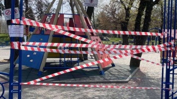 В Днепре в Молодежном парке детскую площадку оградили аварийными лентами