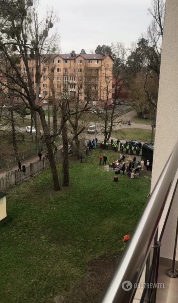 Приехавшие украинцы в обсервацию в Пуща-Водицу боятся выходить из автобуса, потому что увидели в гостинице больных марокканцев (ФОТО)