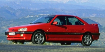 Peugeot 405 и Alfa Romeo 33 без пробега: в Аргентине распродают склад «новых» автомобилей из 90-х