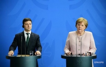 Зеленский обсудил с Меркель борьбу с коронавирусом