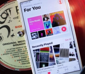 Apple обвиняют в продаже пиратской музыки