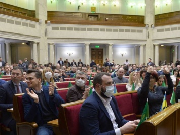 Рада может рассмотреть во втором чтении законопроект о запрете возврата "ПриватБанка" Коломойскому на следующей неделе