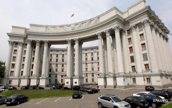 МИД призвал РФ обеспечить доступ врачей в "ЛДНР"