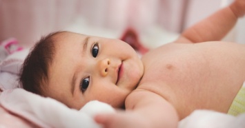 Ученые пролили свет на то, как младенцы познают свое тело