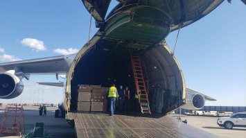 Российский военный самолет привез в США медицинскую помощь для борьбы с коронавирусом