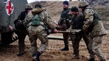 В госпитали Днепра доставили двух раненных бойцов из зоны ООС