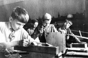 Как школьников заставляли трудиться в СССР