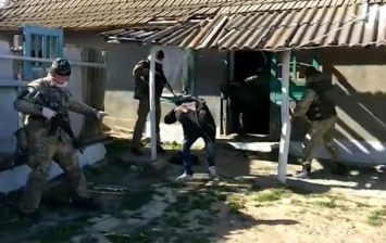 В Одесской области на границе задержали четверых молдаван с баяном