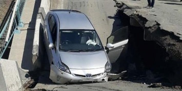 В Приморье автомобилист заснял крушение моста и сам провалился