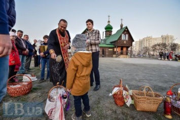 Кабмин перед Пасхой ужесточил запрет на проведение религиозных собраний