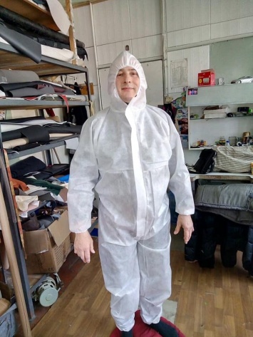 В Мелитополе отшивают костюмы биозащиты для медиков
