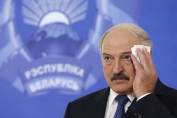 Лукашенко считает, что с помощью коронавируса глобальные игроки "хотят переделить мир без войны"
