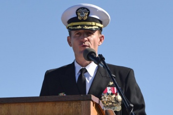 В США отстранили капитана авианосца, который сообщил о коронавирусе на борту