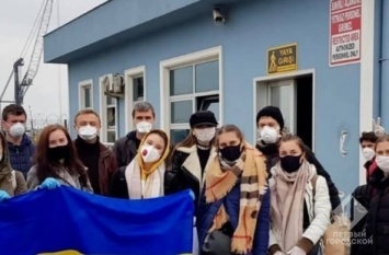 Паром из Турции вернул на родину 40 граждан Украины