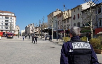 Во Франции неизвестный напал с ножом на прохожих, есть жертвы