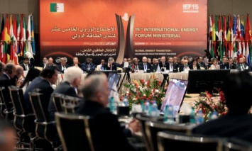 Из-за спора РФ и Саудовской Аравии переговоры ОПЕК о сокращении добычи нефти перенесены