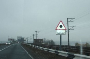 "Черная метка" на дороге: что значит красный треугольник с черной точкой внутри