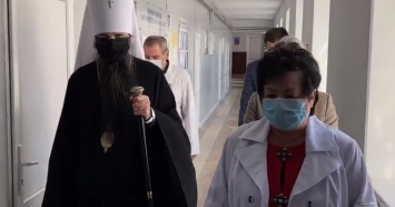 В Виннице УПЦ передала медикам 3 тыс тестов на коронавирус