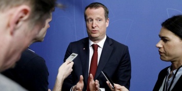 МИД РФ подколол шведского министра из-за его жалобы на атаку "русских троллей"