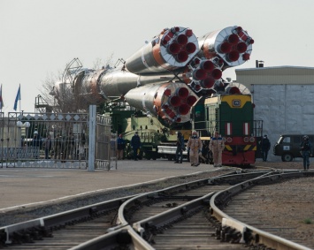 Ракета «Союз-2.1а» с пилотируемым кораблем «Союз МС-16» вывезена на старт