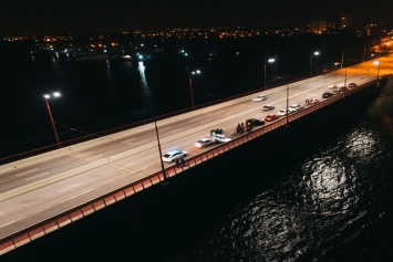 В Днепре на Новом мосту столкнулись ВАЗ и Nissan