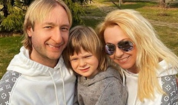 Яна Рудковская призналась, что в этом году вновь станет мамой