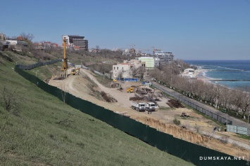 Одесситы пытались остановить стройку на склоне 13-й Фонтана: работы продолжаются, несмотря на запрет суда