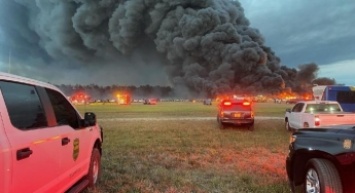 В США вблизи аэропорта сгорели более 3 тысяч автомобилей: в сети опубликовали видео