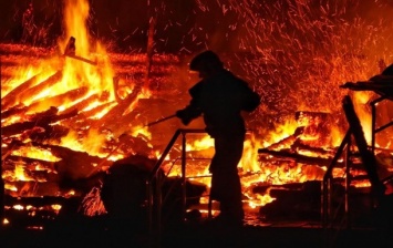 Зашли погреться и сгорели: под Харьковом в пожаре погибли четыре человека