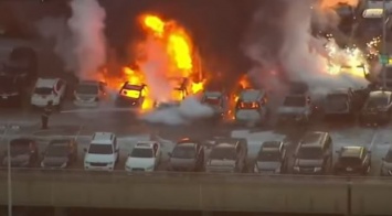 Зрелище не для слабонервных: 3500 авто сгорели прямо на парковке