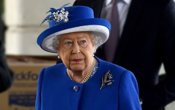 Елизаветы II "зашифровала" в свое платье для обращения к британцам сразу два важных послания