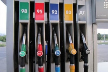 В Запорожье чиновники коммунального учреждения мэрии закупили бензин по завышенной цене