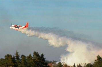 На борьбу с пожарами в Житомирской области привлекали авиацию