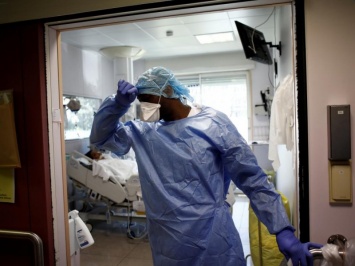 Франция сообщает о рекордных потерях из-за коронавируса - за сутки погибло 833 человека
