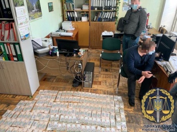 В Харькове чиновник попался на взятке в 135 тысяч гривен, - ФОТО