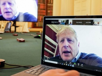 Великобритания опровергла, что Борис Джонсон находится под аппаратом ИВЛ