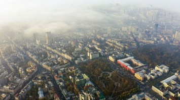 Киев задыхается, город окутал запах гари. Стало известно, когда это закончиться