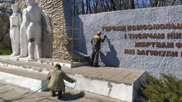 В Никополе реставрируют памятный знак героям-комсомольцам и подпольщикам