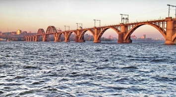 Как уникальный мост Днепра стал памятником инженерной архитектуры (Фото)