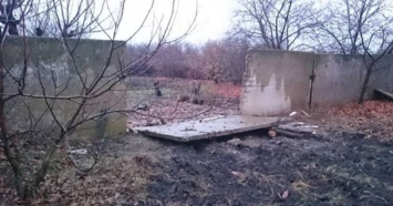 В Запорожской области мужчину привалило бетонной плитой