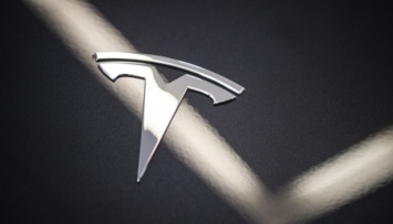 Tesla урежет зарплаты своим работникам из-за коронавируса