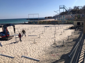 Под шумок коронавируса: на одесском пляже начались строительные работы