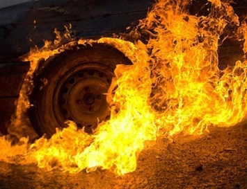 В Днепре во время движения загорелся автомобиль