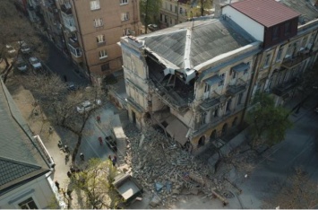 ЧП в центре Одессы: памятник архитектуры сложился, как карточный