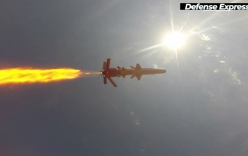 Полет боевой ракеты Р-360 сняли с самолетов